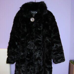 NEW Women Faux Fur Black Coat Jacket Size XXL(runs a little small)